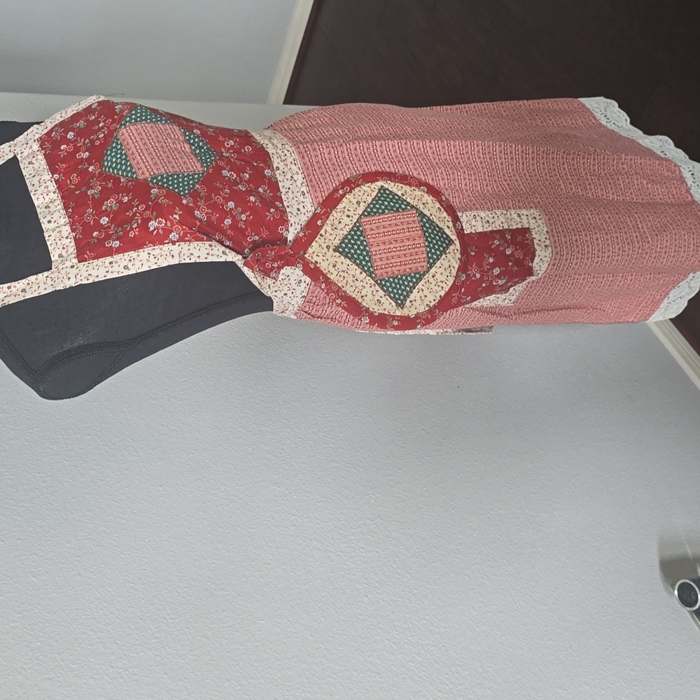 Red Patchwork Apron Set - Picture 7 of 8